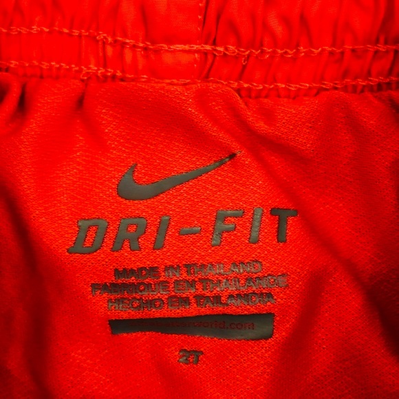 Girls Nike shorts size 2T - Picture 3 of 3
